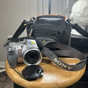 Sony Cyber-shot Super Steady DSC-H2 Digital Point+Shoot Camera w/Zeiss Lens+Case - Picture 1 of 6