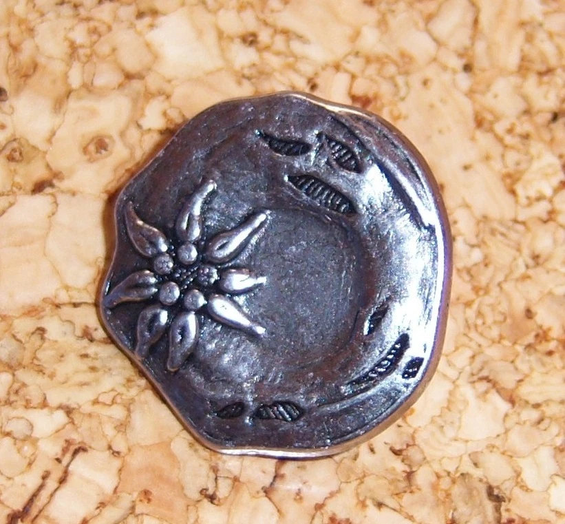 Trachtenknopf rmit Edelweiß alteisen 23 mm Seco Knopf 98091  1 Stück - Bild 1 von 1
