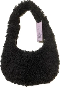 Neu mit Etikett Wild Fable schwarze Fuzzy-Tragetasche für Damen 10,5 Zoll breit x 16 Zoll hoch mit Riemen - Bild 1 von 6