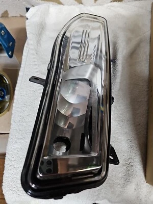 Faro antiniebla izquierdo 17 18 19 2017-2019 Nissan Rogue  Foto 1 de 4