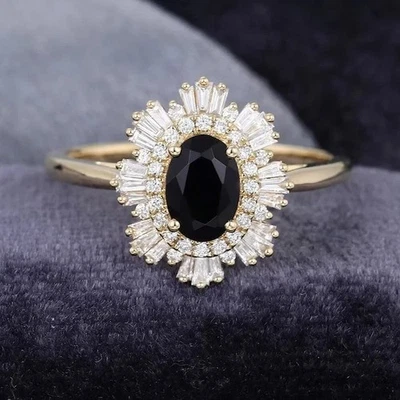 Alianza enchapada en oro amarillo de 14 quilates con halo de diamantes negros simulados de corte ovalado de 2,30 quilates Foto 1 de 4