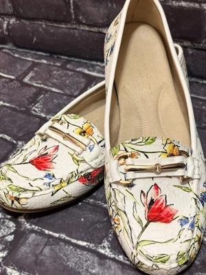 Mocasines de cuero florales blancos Drive Along para mujer 8 M zapatos sin cordones Foto 1 de 4