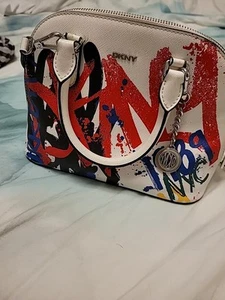💜 DKNY Graffiti Demi Crossbody Bag RRP: $210.00 - Picture 1 of 3