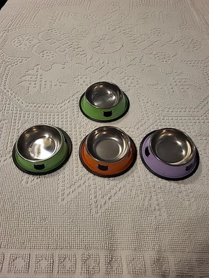 Juego de 4 cuencos antideslizantes de acero inoxidable para gatos con base fácil de limpiar Foto 1 de 4
