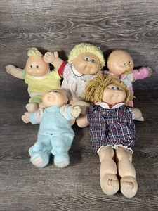 Lotto 5 Bambole Giocattolo Vintage Cabbage Patch Ragazzo e Ragazza 1984-1986/Borsa Pannolini Incl - Foto 1 di 12