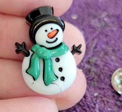 ^ Muñeco de nieve de Navidad Bufanda verde Tie Tack Solapa Pin - ¡Perfecto para la temporada! Foto 1 de 4