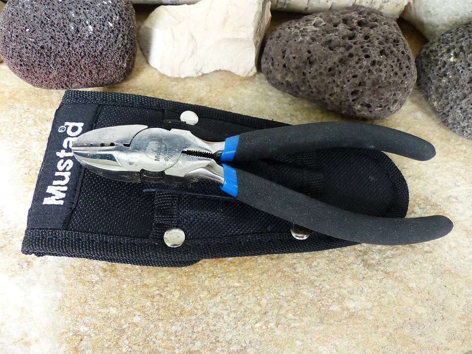 MUSTAD ANGLER CUTTER STAHLVORFACH ZANGE AUS EDELSTAHL GÜRTEL TASCHE ROSTFREI NEU - Bild 1 von 1