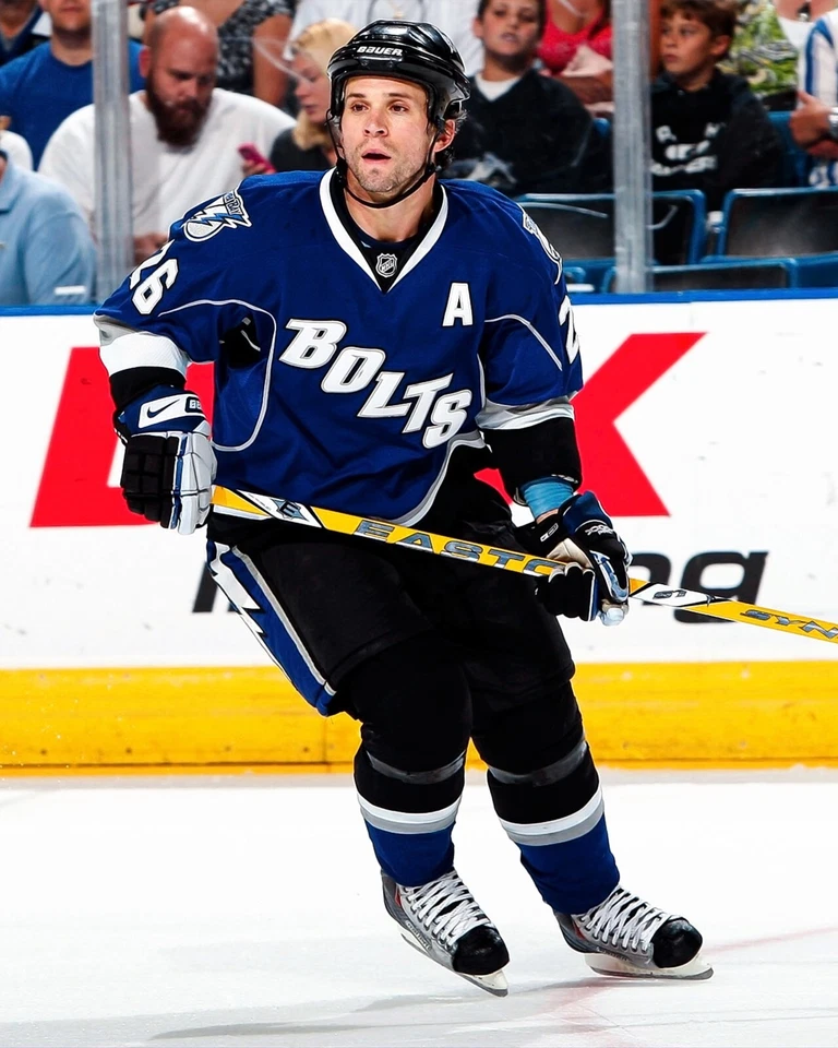 Martin St Louis Skating in Action Tampa Bay Lightning 8x10 NHL Hockey Photo - Image 1 of 1