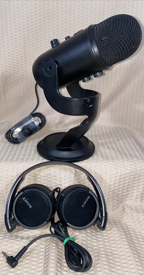 Blue Yeti Multi-Pattern USB Condenser Microphone Blackout w Stand & Cable TESTED - Image 1 of 4