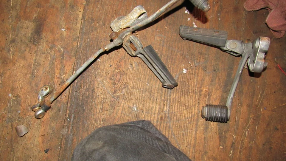 Yamaha FZR600 1989 juegos traseros izquierda derecha freno pedal palanca de cambios Foto 1 de 1