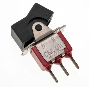 Lot of 4 - C&K U11-J1-C-G-E-2 SPDT Rocker Switch PCB ON-NONE-ON Black - Picture 1 of 3