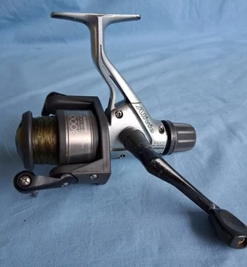 SHIMANO ALVIO 3000 R FISHING REEL SPINNING REEL EXCELLENT CONDITION - Picture 1 of 6
