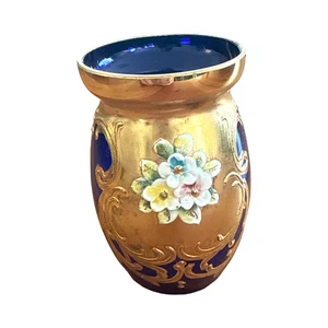 Jarrón antiguo bohemio azul cobalto y esmalte de oro de 24 quilates con flores aplicadas, mano-B - Imagen 1 de 6