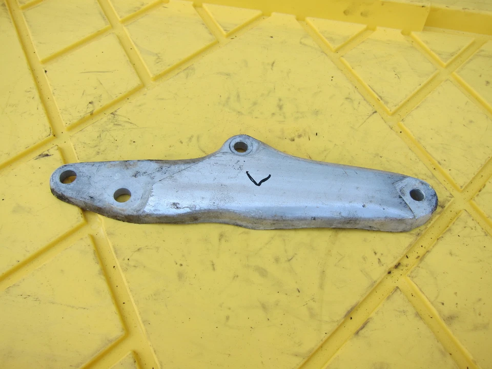 1982 Suzuki GS1100 GL OEM SUPORTE DE APOIO PARA OS PÉS DIANTEIRO ESQUERDO - Imagem 1 de 4