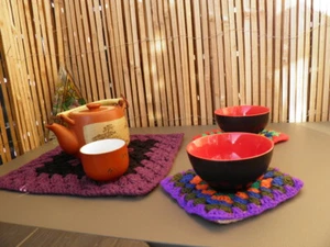 Set Granny Style Placemat and 2 coasters Hand Crocheted Multicoloured Wool Blend - Picture 1 of 11