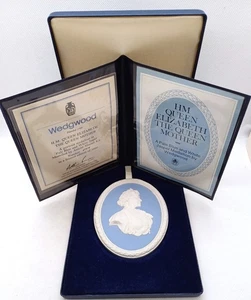 Wedgwood HM The Queen Mother Ltd Ed White on Pale Blue Medallion - Boxed & COA - Picture 1 of 12