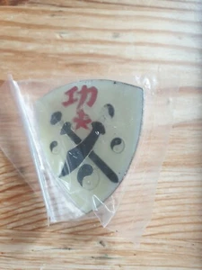 Yin-Yang Crossed Swords on Shield Enamel Pin Badge  - Foto 1 di 1