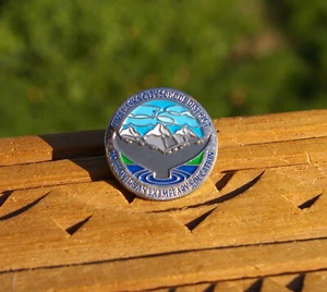 Spilla Unalaska City Distretto Scuola Educazione Balena 1" Metallo e Smalto - Foto 1 di 2