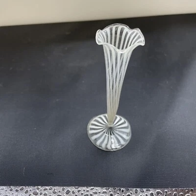 Мини белая и прозрачная ваза выдувное стекло - Изображение 1 из 3