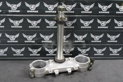 Yamaha YZ250F 2002 OEM HORQUILLA DELANTERA ABRAZADERA INFERIOR TRIPLE ÁRBOL VÁSTAGO Foto 1 de 4