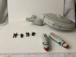 Vintage 1996 Star Trek The Next Generation U.S.S. Enterprise Playset W/4 Figures - Picture 1 of 20