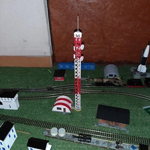 3d printed Broadcast Tower and Office, HO SCALE - Picture 1 of 6