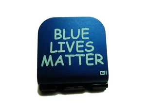Clip de sombrero de aluminio grabado con láser Blue Livers Matter Brim-it - Imagen 1 de 9