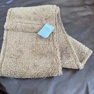 Nwt Lululemon customizable Skinny snap scarf Camel Tan Fleece Knit Logo Winter - Picture 1 of 8