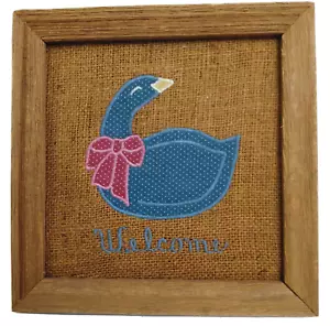 Applique insegna Welcome Goose incorniciata tela pan di zenzero cottage Dorset Vermont - Foto 1 di 4