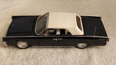Lincoln Continental 1961 Franklin Mint convertible de 4 puertas 1:24 con caja Foto 1 de 4