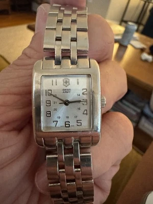 Reloj Victorinox Swiss Army Alliance 24168 para mujer correa de acero caja plateada blanco Foto 1 de 4