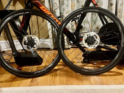 Juego de ruedas 700c Giant SR-2 12S con neumáticos Continental 5000 Str y rotores Shimano Foto 1 de 4