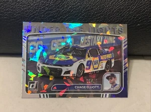 2023 PANINI DONRUSS NASCAR SOTTO LE LUCI CHASE ELLIOTT #UL6 GHIACCIO ROTTO /25 - Foto 1 di 3
