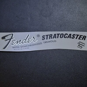 Paquete de 2 calcomanías metálicas Stratocaster años 70 plateadas estilo guardabarros tobogán acuático calcomanías NUEVO - Imagen 1 de 1