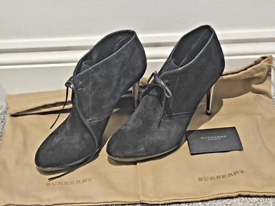 BOTAS DE MUJER BURBERRY PRORSUM NEGRAS GAMUZA ICÓNICAS TANFIELD 110 TACÓN TALLA 39 ¡NUEVAS! Foto 1 de 4