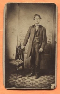 CDV Retrato de un hombre de pie, alrededor de 1860 - Imagen 1 de 2