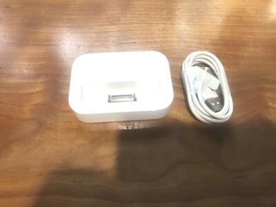 Apple iPod Classic Dock. White  - Excellent Condition!! Model M9602GA  - Image 1 of 4