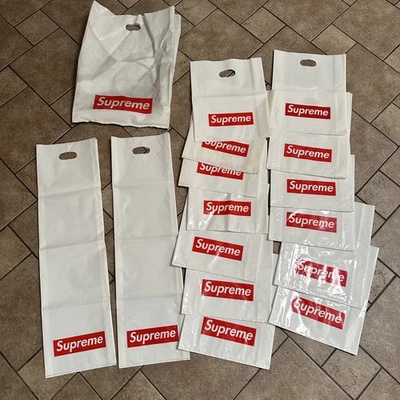 Lote de 16 bolsas de compras de plástico blancas Supreme originales logotipo de caja roja 13" x 16". Foto 1 de 4