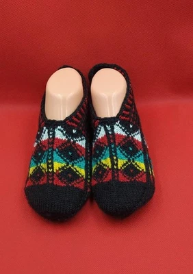 Zapatillas tejidas hechas a mano negras arco iris patrón isla justa talla 7 acogedores botines de lana Foto 1 de 4