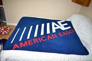 AMERICAN EAGLE OUTFITTERS COZY FLEECE BLANKET THROW NWT - Picture 1 of 4