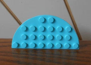 MEDIUM AZURE 4x8 8x4 plate, half circle, round, genuine LEGO spare part 22888 - Picture 1 of 3