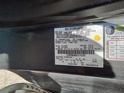 Pantalla de infoentretenimiento usada se adapta a: Ford Mustang 2010 tablero delantero con grado de navegación Foto 1 de 4