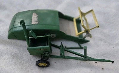 VTG 1950s JOHN DEERE ESKA PULL BEHIND COMBINE 30A PARTS OR REPAIR ERTL CARTER - Image 1 of 4