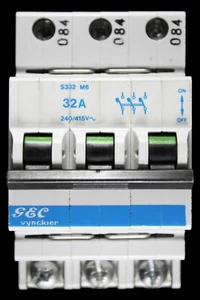 GEC VYNCKIER 32 AMP TYPE 3 M6 TRIPLE POLE MCB CIRCUIT BREAKER S332 - Picture 1 of 6