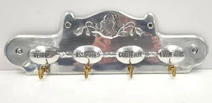 HERVORRAGEND Vintage französisches Metall Geschirrtuch Stoff Wandregal 4 Messing Haken Namensetiketten - Bild 1 von 10