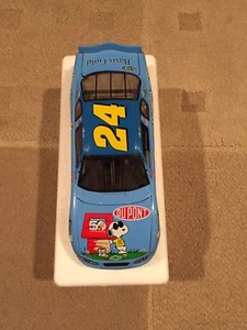 Jeff Gordon #24 DuPont/Peanuts 2000 Monte Carlo 1:24 Scale - Picture 1 of 5
