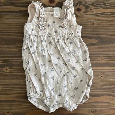 Body bebé H&M floral con volantes 12 meses beige azul lino mameluco de verano Foto 1 de 4