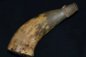 CORNE A POUDRE AMERICAINE GRAVEE-AMERICAN ENGRAVED POWDER HORN-TRAPPEUR-INDIENS - Foto 1 di 12