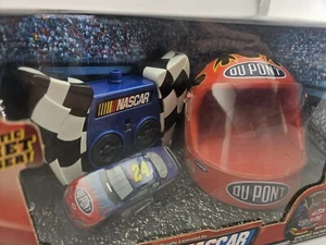 New Jeff Gordon Road Champs Radio Control Car & Helmet Dupont 2003 1:64 - Picture 1 of 8
