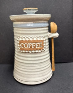 Hand Thrown Studio B Pottery Lidded coffee canister 8"x6" Signed Thorpe - Picture 1 of 4